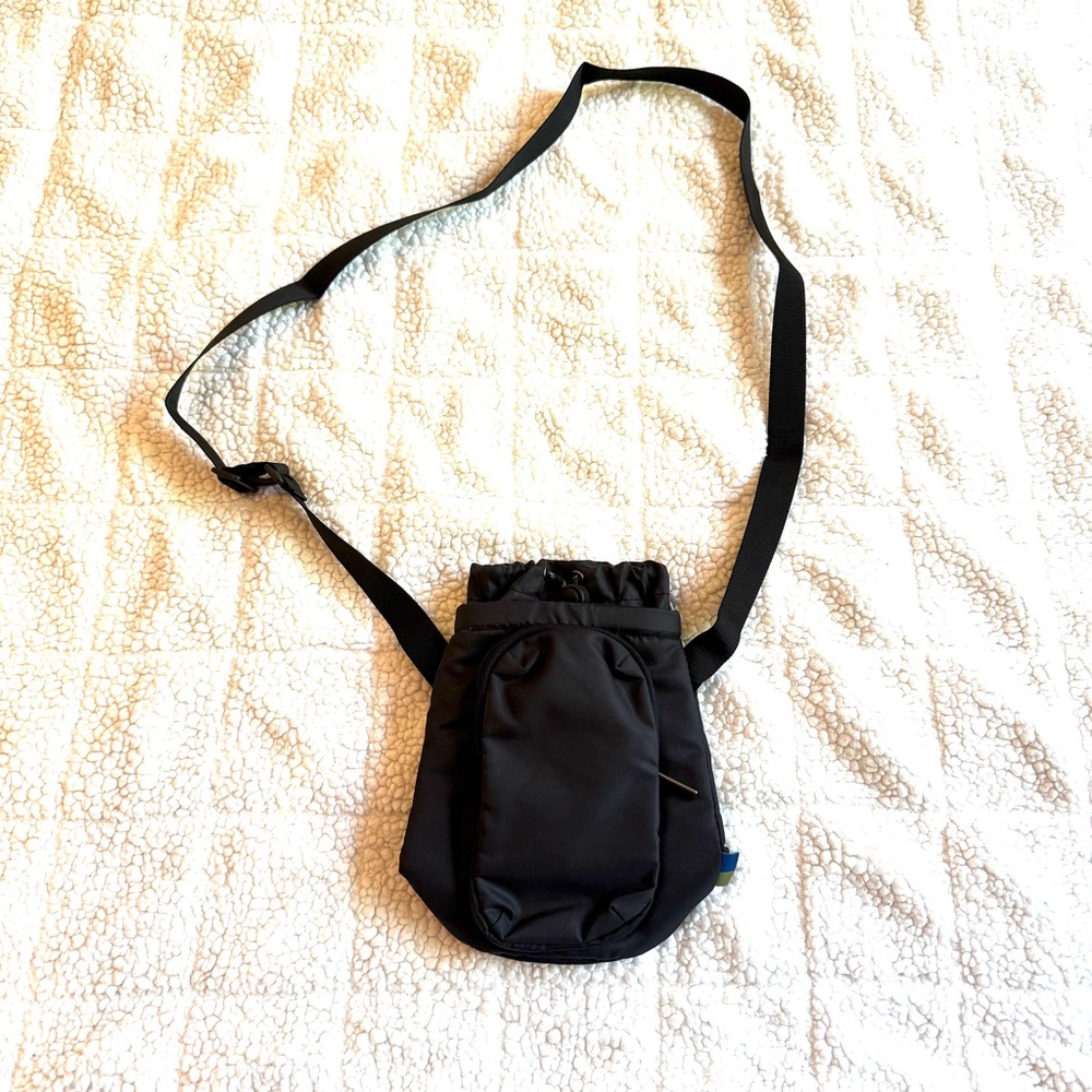 Water bottle crossbody